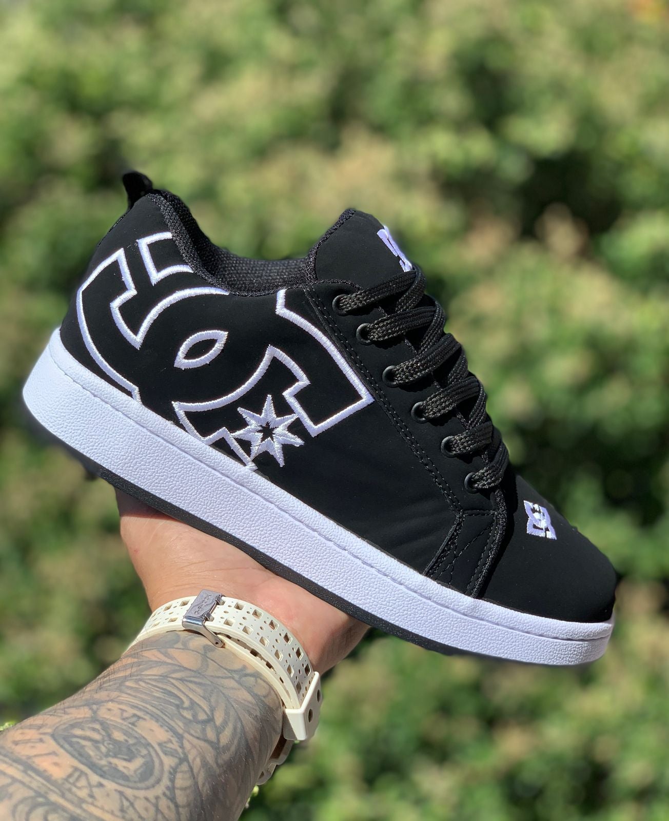 DC -Black White
